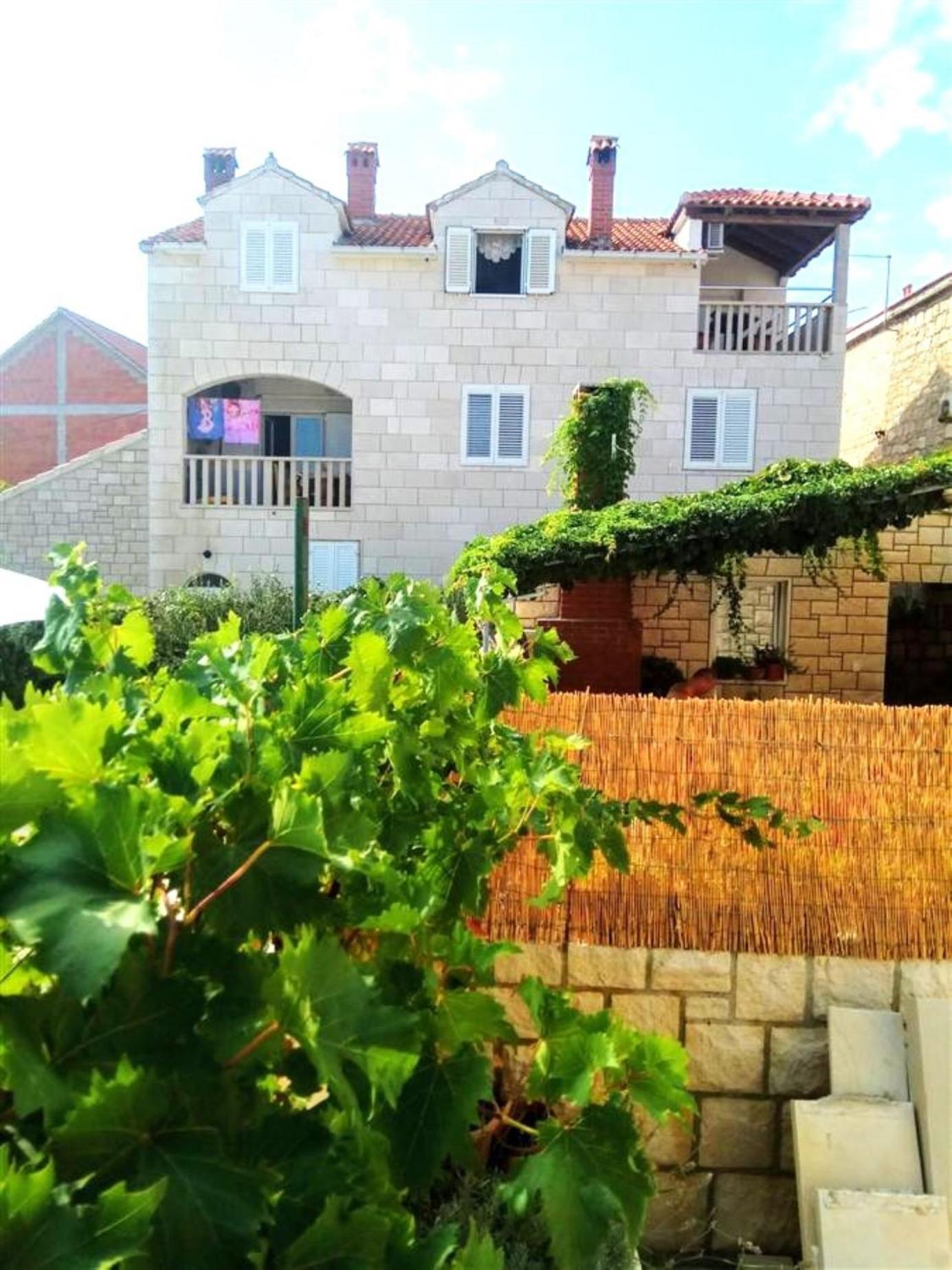 Apartmani Banic Postira Exterior foto