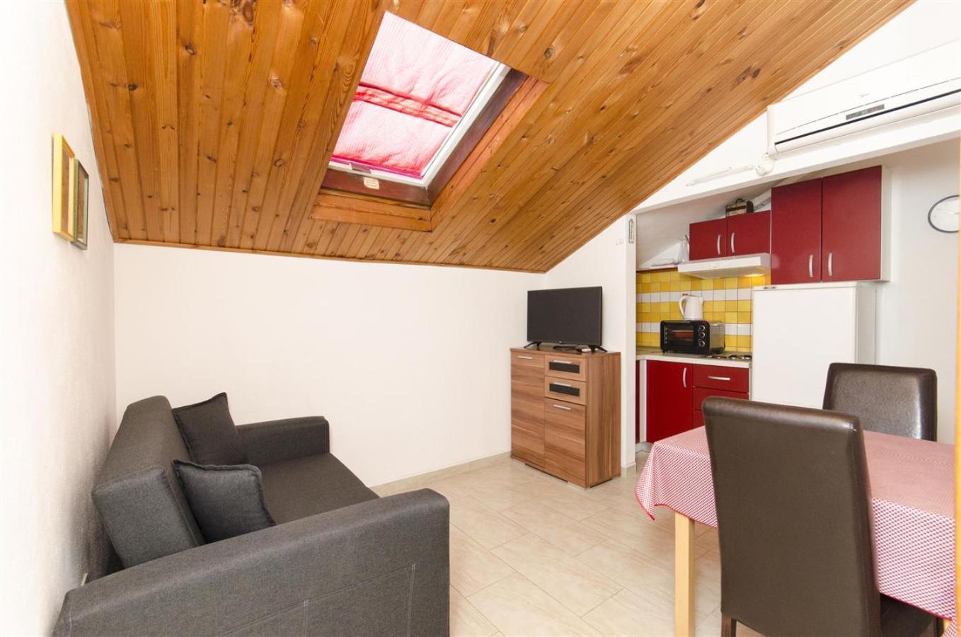 Apartmani Banic Postira Exterior foto